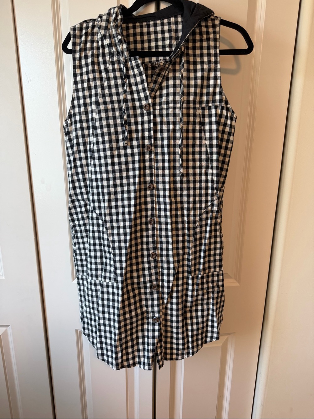 Sleeveless Black and White Gingham Button-Front Dress with Hood